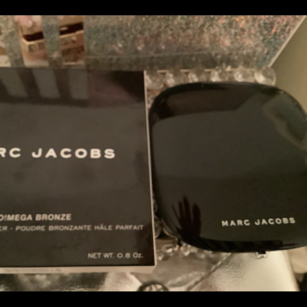 Marc Jacob large bronzer makeup